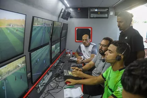 محاضرات نظرية وعملية.. انطلاق المرحلة الثانية لمعسكر تدريب حكام تقنية الفيديو